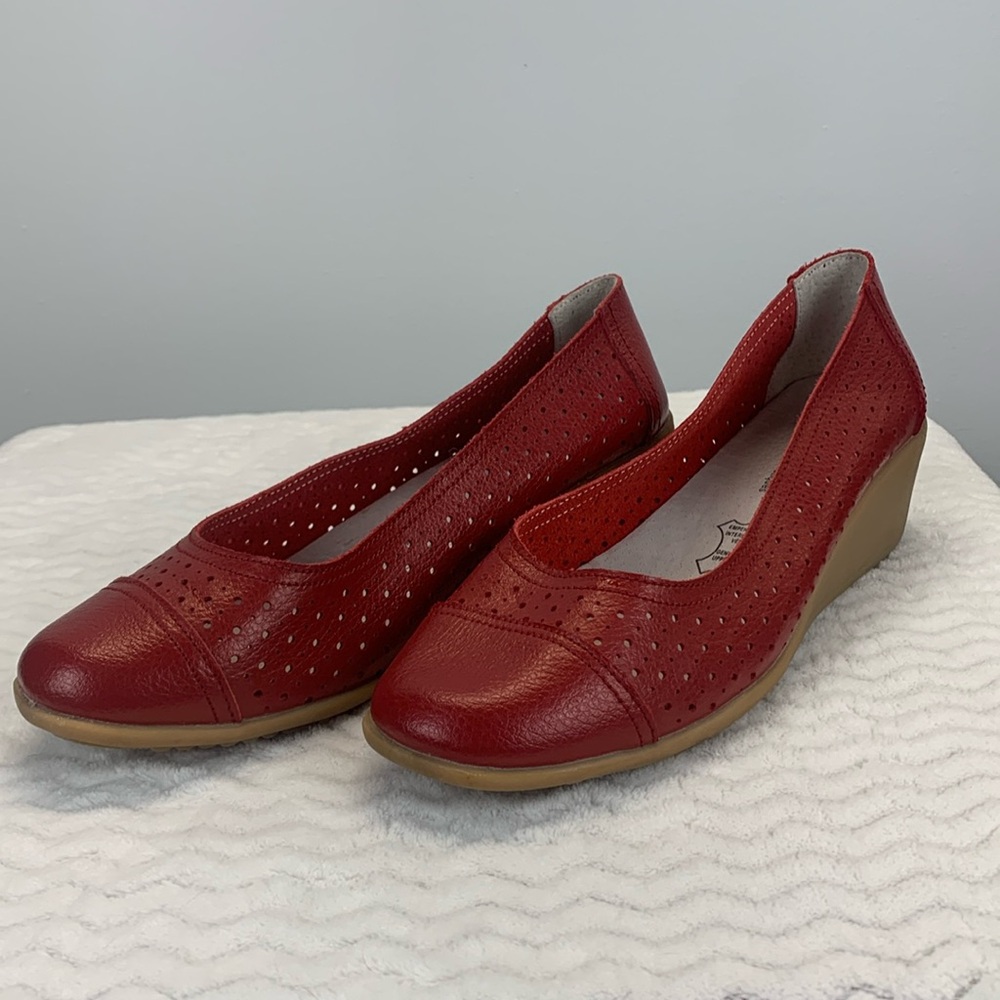 Red Marie Claire Boutiques heels genuine leather upper and insloes